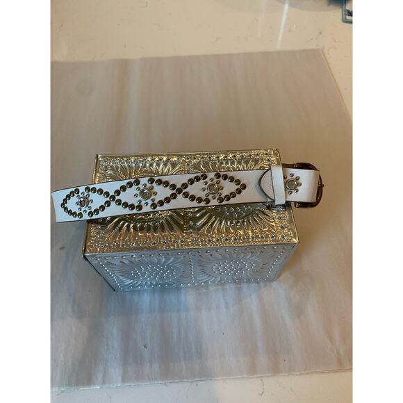 Womens White Studded Belt Faux Leather Rhinestone Stars Glamorous Cowgirl Flaw - Picture 2 of 8